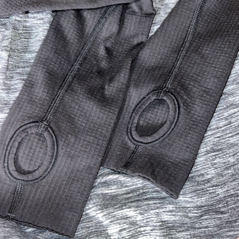 Swiftly Tech Long-Sleeve Shirt 2.0 *Hip Length, Crew black & white Ombré, EUC. - Picture 13 of 13